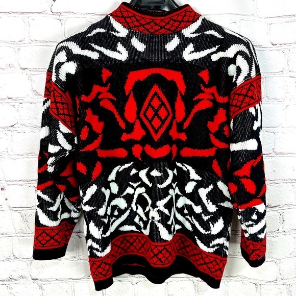 Vintage women’s red black crewneck sweater size small scrollwork statement piece - Picture 1 of 9